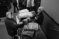 Soup Kitchen : St Luke's Lutheran Church : Hell's Kitchen : Food queues : Food lines : Hell's Kitchen : Streetlife, New York, Photo by Richard Moore